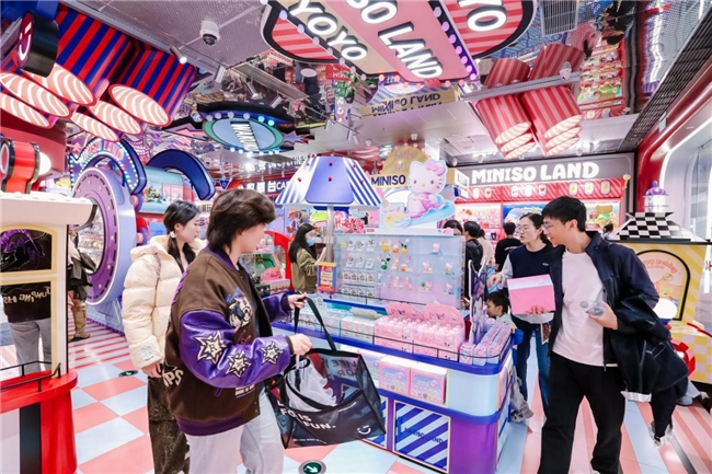 名创优品MINISO LAND落子西湖畔，超百款IP构建全新沉浸式乐园