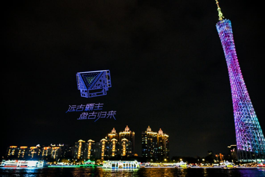 广州塔惊现“宇宙飞船”！《星际猎人》在2026星灯节整了个大活